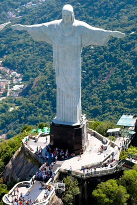 Padre Omar há 15 anos reitor cristo redentor